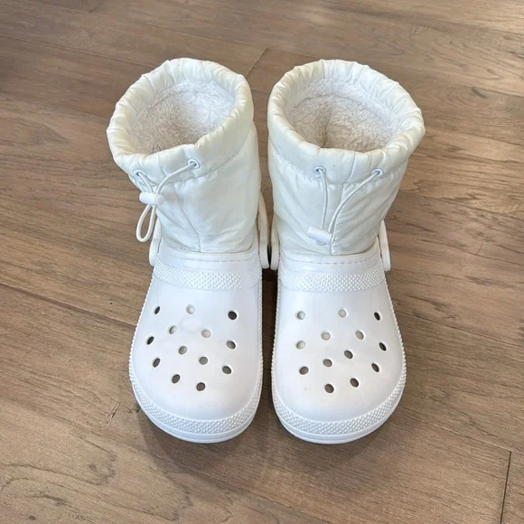 CROCS Classic Lined Neo Puff Womens Boots Size 7 - Picture 2 of 8